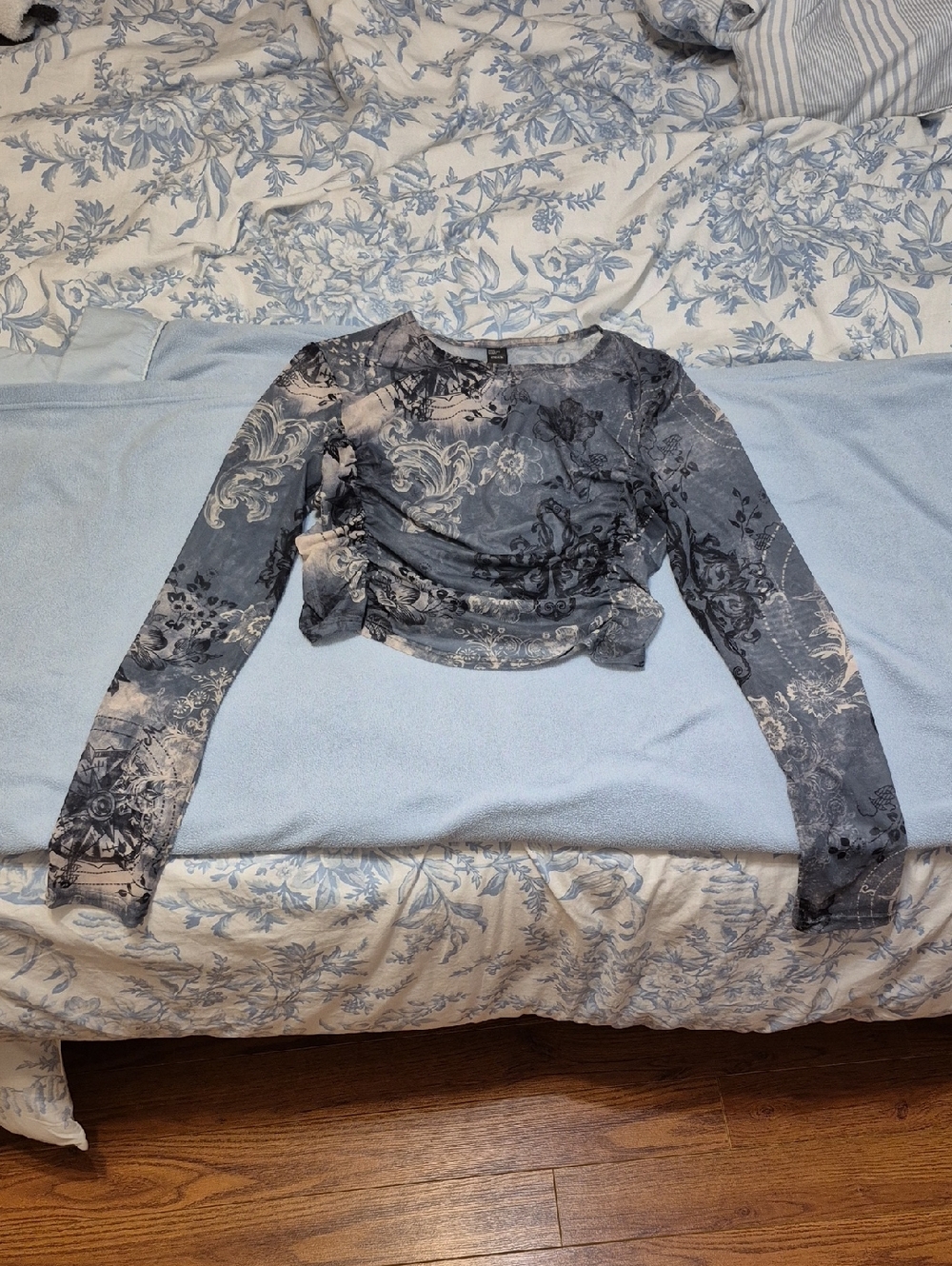 CIDER All Over Print Ruched Top